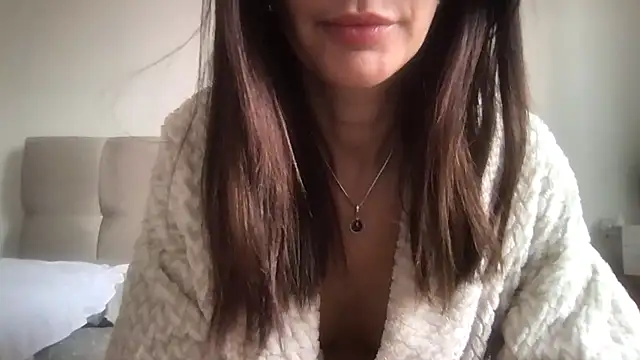 Snapshot of paolajonez chatting on September 2025 12:05:01 PM paolajonez online show from September 2025 12:05:01 PM