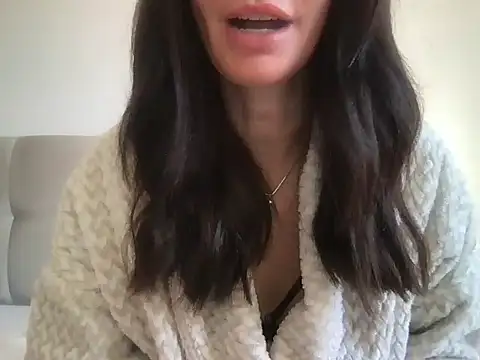 paolajonez online show from April 2026 12:31:01 PM