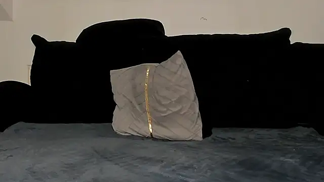 Snapshot of laurasommer chatting on February 2026 05:10:01 PM laurasommer online show from February 2026 05:10:01 PM