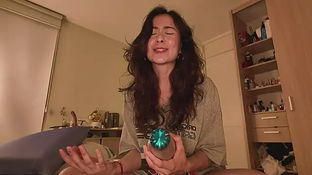 Snapshot of juanasnz99 chatting on July 2026 03:00:02 AM juanasnz99 online show from July 2026 03:00:02 AM