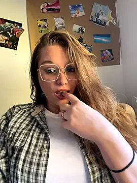 Lalalynn online show from November 2025 06:56:02 PM