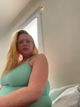 Snapshot of Lalalynn chatting on April 2026 10:22:01 PM Lalalynn online show from April 2026 10:22:01 PM
