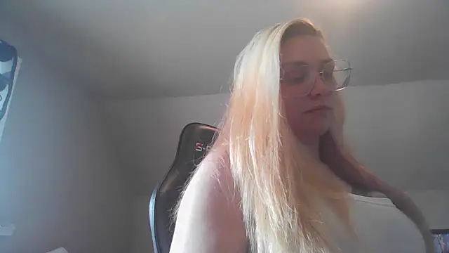Snapshot of Lalalynn chatting on May 2026 06:30:01 PM Lalalynn online show from May 2026 06:30:01 PM