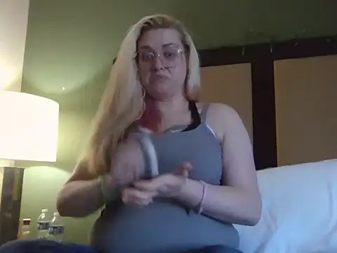 Lalalynn online show from March 2026 07:15:02 PM