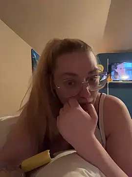 Snapshot of Lalalynn chatting on May 2026 12:57:01 AM Lalalynn online show from May 2026 12:57:01 AM