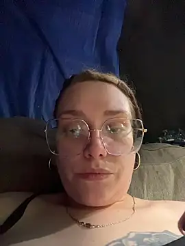 Snapshot of Lalalynn chatting on June 2026 04:28:01 AM Lalalynn online show from June 2026 04:28:01 AM