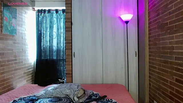 Snapshot of helenacyruss chatting on October 2025 05:48:02 PM helenacyruss online show from October 2025 05:48:02 PM