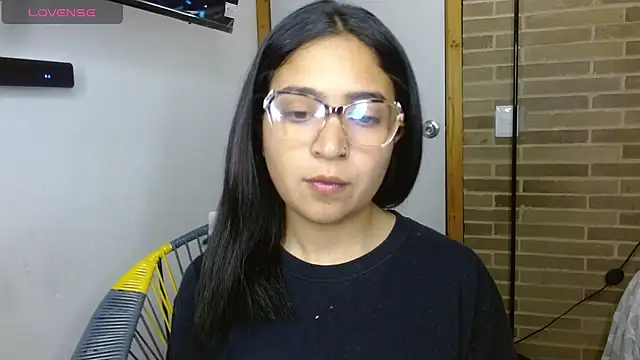 Snapshot of helenacyruss chatting on November 2025 12:03:02 AM helenacyruss online show from November 2025 12:03:02 AM