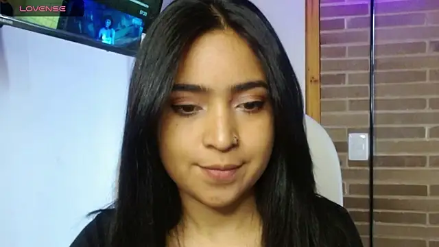 Snapshot of helenacyruss chatting on November 2025 05:23:01 PM helenacyruss online show from November 2025 05:23:01 PM