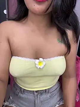 LeisyXO online show from March 2026 08:21:01 PM