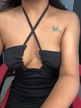 LeisyXO online show from November 2025 06:44:02 PM