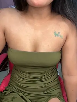 LeisyXO online show from November 2025 07:06:01 PM