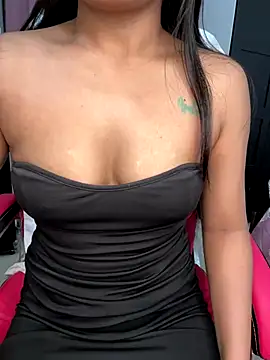 LeisyXO online show from November 2025 06:12:01 PM