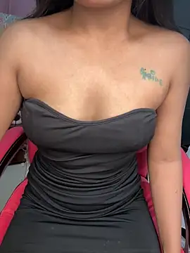 LeisyXO online show from October 2025 07:55:02 PM