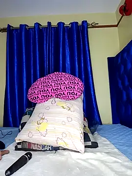 Queenshaz01 online show from November 2025 12:37:01 AM