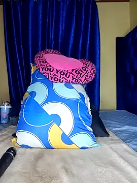 Queenshaz01 online show from November 2025 12:37:01 AM