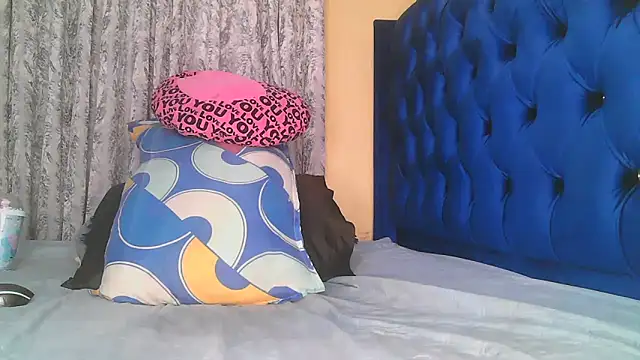 Queenshaz01 online show from December 2025 12:54:02 AM