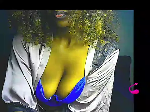 Snapshot of lilylovexx chatting on June 2026 04:12:02 AM lilylovexx online show from June 2026 04:12:02 AM