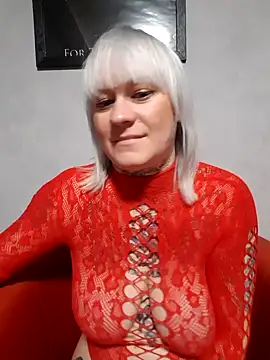 Snapshot of poussichienne chatting on December 2025 04:34:02 PM poussichienne online show from December 2025 04:34:02 PM