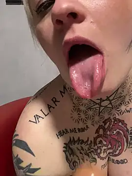 Snapshot of poussichienne chatting on February 2025 04:17:02 PM poussichienne online show from February 2025 04:17:02 PM