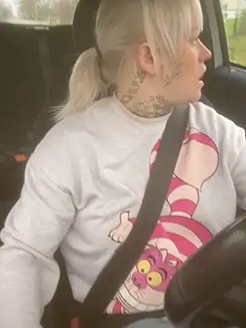 Snapshot of poussichienne chatting on November 2025 11:58:01 AM poussichienne online show from November 2025 11:58:01 AM