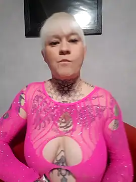 Snapshot of poussichienne chatting on November 2025 04:44:02 PM poussichienne online show from November 2025 04:44:02 PM