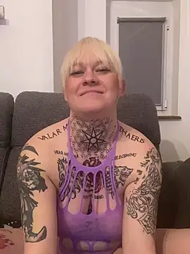 poussichienne online show from March 2025 07:39:01 PM