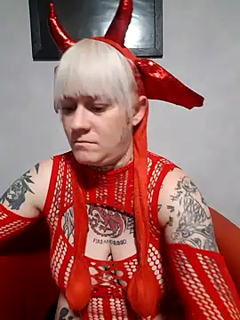 Snapshot of poussichienne chatting on October 2025 04:37:01 PM poussichienne online show from October 2025 04:37:01 PM