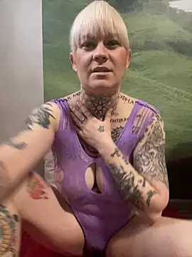 Snapshot of poussichienne chatting on February 2025 02:15:01 PM poussichienne online show from February 2025 02:15:01 PM