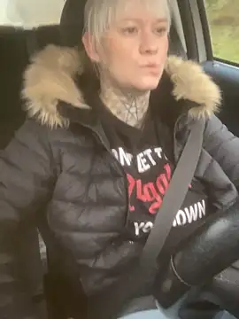 Snapshot of poussichienne chatting on November 2025 09:42:02 AM poussichienne online show from November 2025 09:42:02 AM