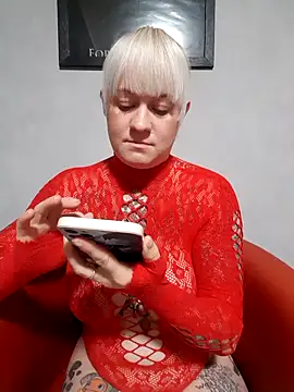 Snapshot of poussichienne chatting on October 2025 04:17:02 PM poussichienne online show from October 2025 04:17:02 PM