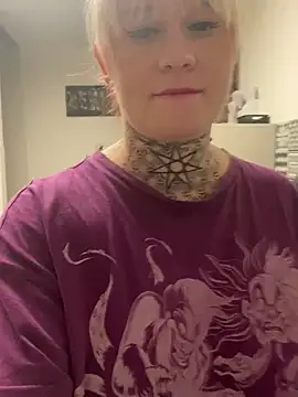 Snapshot of poussichienne chatting on February 2025 05:33:01 PM poussichienne online show from February 2025 05:33:01 PM