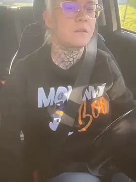 Snapshot of poussichienne chatting on November 2025 10:59:02 AM poussichienne online show from November 2025 10:59:02 AM