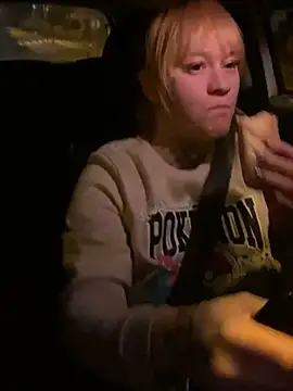 poussichienne online show from April 2026 02:47:02 AM