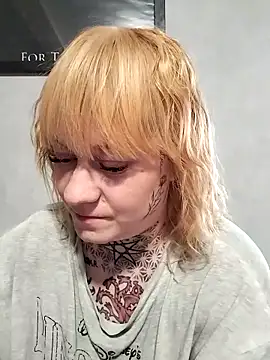 poussichienne online show from April 2026 03:57:02 PM