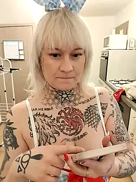 poussichienne online show from February 2026 05:04:01 PM