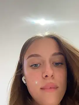 Snapshot of enjoy_my_beauty chatting on February 2025 04:19:01 AM enjoy my beauty online show from February 2025 04:19:01 AM