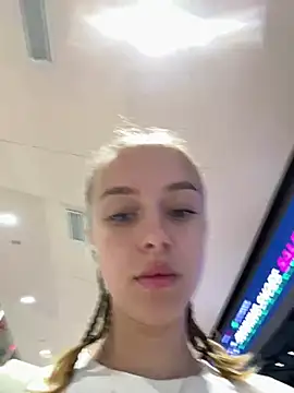 Snapshot of enjoy_my_beauty chatting on January 2025 04:09:01 AM enjoy my beauty online show from January 2025 04:09:01 AM