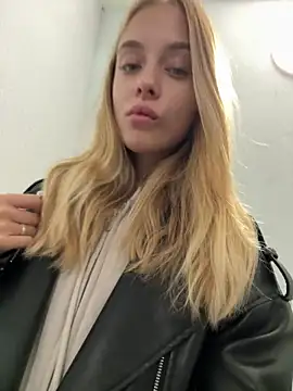 Snapshot of enjoy_my_beauty chatting on October 2025 07:05:02 AM enjoy my beauty online show from October 2025 07:05:02 AM