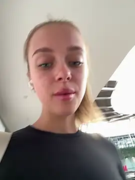 Snapshot of enjoy_my_beauty chatting on March 2025 04:13:01 AM enjoy my beauty online show from March 2025 04:13:01 AM