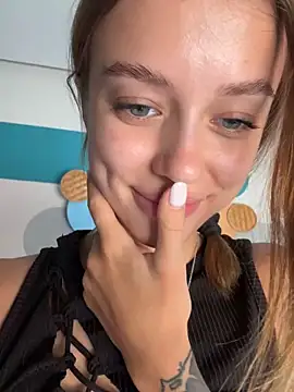 Snapshot of enjoy_my_beauty chatting on March 2025 04:30:02 AM enjoy my beauty online show from March 2025 04:30:02 AM