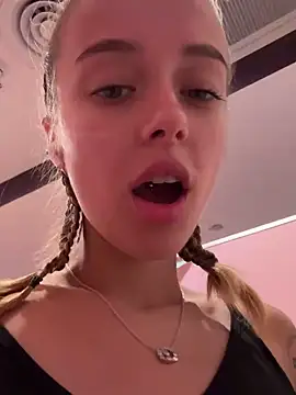 Snapshot of enjoy_my_beauty chatting on January 2025 04:16:02 AM enjoy my beauty online show from January 2025 04:16:02 AM