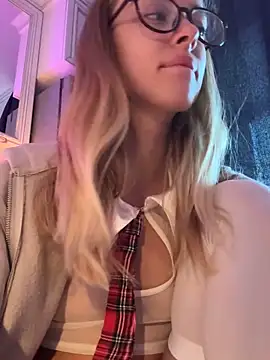 Snapshot of enjoy_my_beauty chatting on October 2025 06:04:01 AM enjoy my beauty online show from October 2025 06:04:01 AM