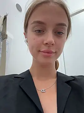 Snapshot of enjoy_my_beauty chatting on February 2025 04:26:02 AM enjoy my beauty online show from February 2025 04:26:02 AM