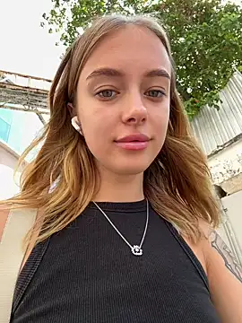 Snapshot of enjoy_my_beauty chatting on January 2025 04:44:01 AM enjoy my beauty online show from January 2025 04:44:01 AM