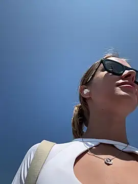 Snapshot of enjoy_my_beauty chatting on February 2025 04:16:02 AM enjoy my beauty online show from February 2025 04:16:02 AM