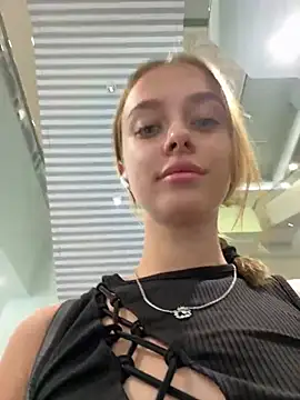 Snapshot of enjoy_my_beauty chatting on March 2025 04:35:01 AM enjoy my beauty online show from March 2025 04:35:01 AM