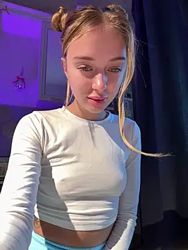 Snapshot of enjoy_my_beauty chatting on October 2025 05:43:02 AM enjoy my beauty online show from October 2025 05:43:02 AM