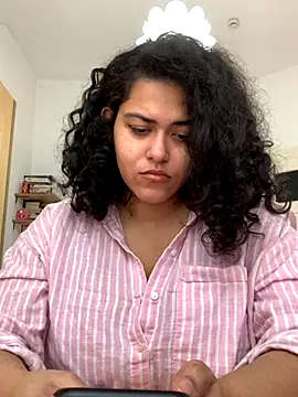 Snapshot of Curvydesifromgermany chatting on October 2025 10:45:01 AM Curvydesifromgermany online show from October 2025 10:45:01 AM