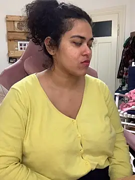 Curvydesifromgermany online show from November 2025 01:36:02 PM